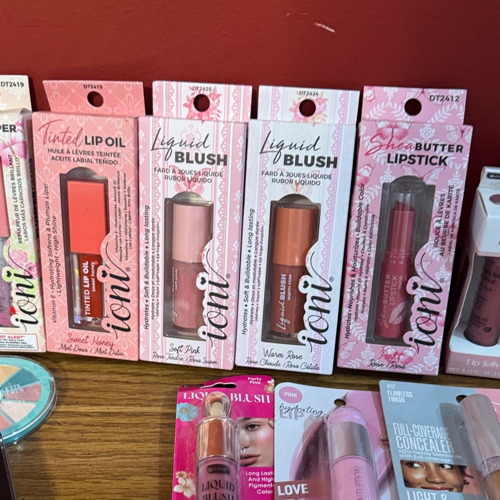 Assorted Makeup Collection $ value - Picture 4 of 8